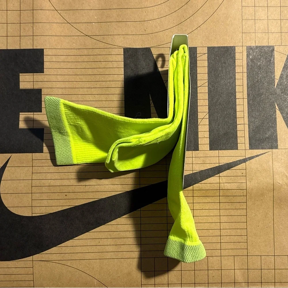 Nike Spark Running Lightweight Crew Socks DA3584-702 Neon Bright Volt reflective